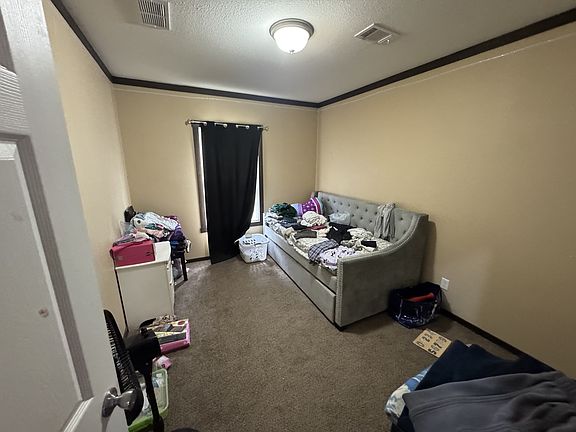 4th image of 413 Schleicher St