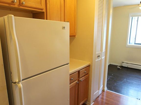 5th image of 6116 N Winthrop Ave