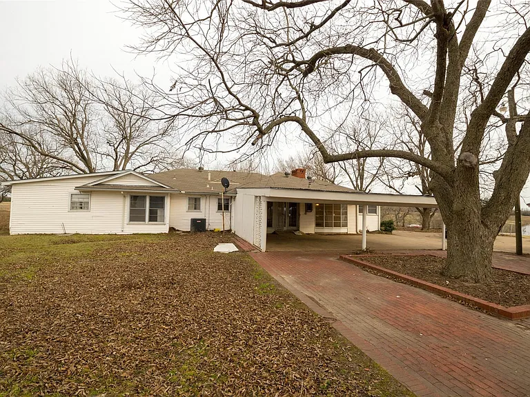 2047 FM 2933 — Photo 31