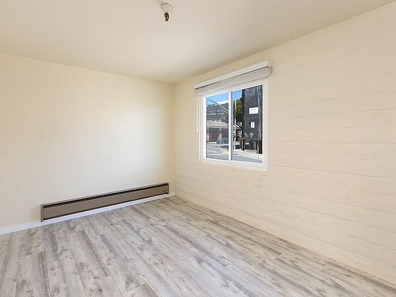 4th image of 702 Presidio Ave #101
