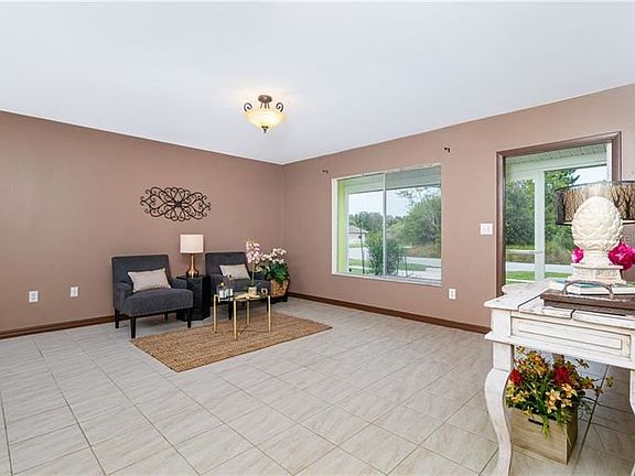 5th image of 8855 Chesebro Ave