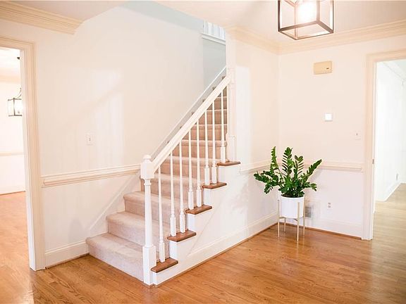 3rd image of 2524 Bridgewood Ln