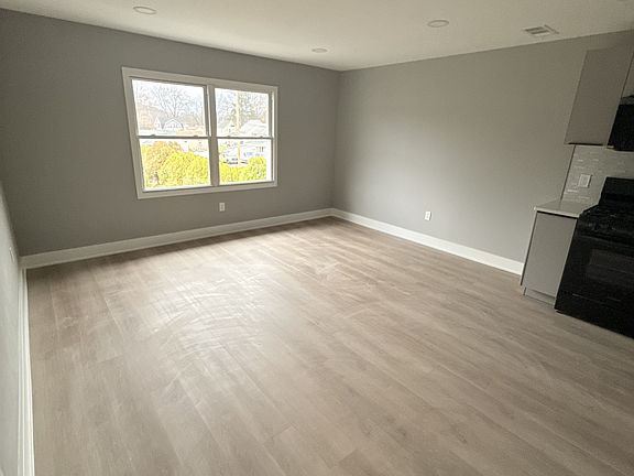 4th image of 36 Main St #C