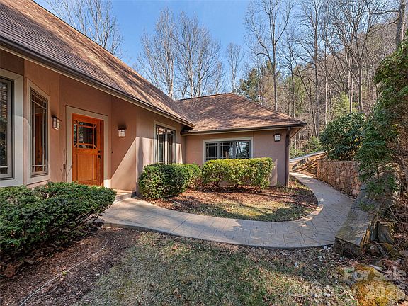 3rd image of 68 Crestwood Rd