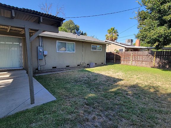 3rd image of 708 Junipero Serra Dr