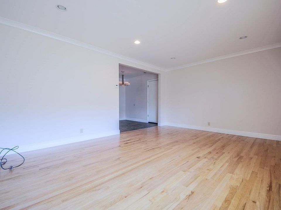 1st image of 3525 Bennett Ave