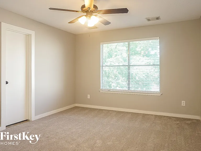 7311 Village Lake Dr — Photo 7