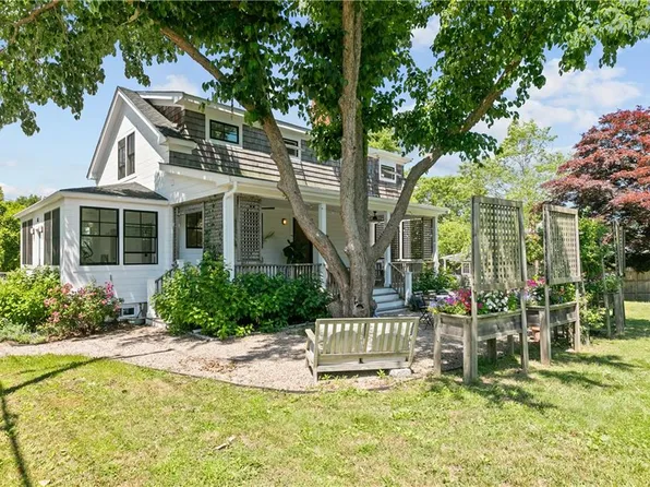 76 Van Zandt Ave, Newport, RI 02840