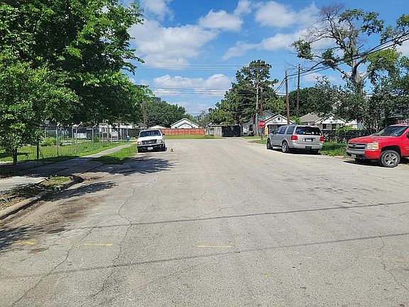 5th image of 1232 McNeil St
