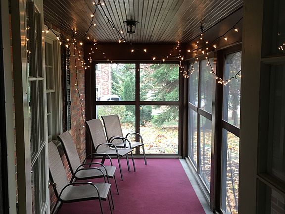 Screened in porch