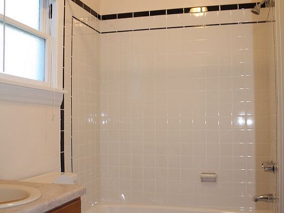 5th image of 631 N Trafton St