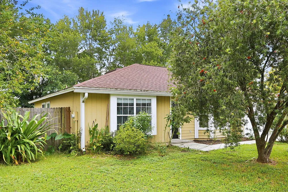 3 bed, 2.0 bath, 1627 sqft, $2,115 — Photo 3