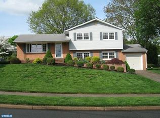 2 Langmoore Dr, Trenton, NJ 08638
