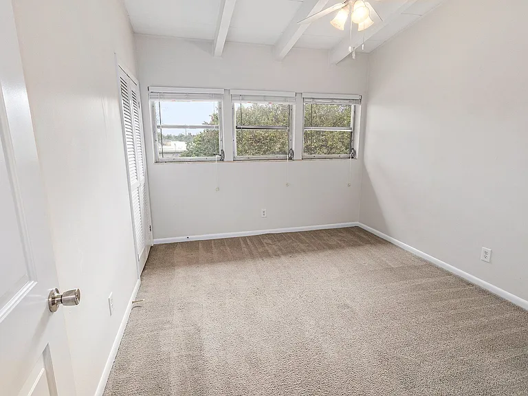 1844 Montclair Rd — Photo 12