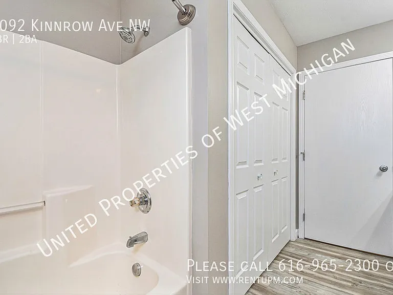 2092 Kinnrow Ave NW — Photo 16