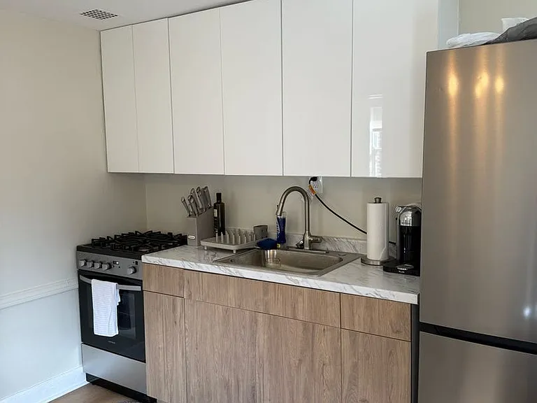 Canterbury Court Apartments — Photo 26