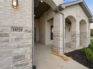 18520 W 195th St, Spring Hill, KS 66083