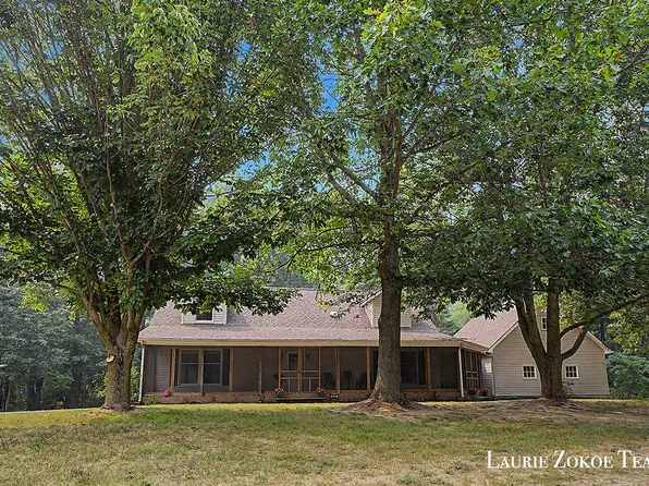 9202 Oriole Dr, Coopersville, MI 49404