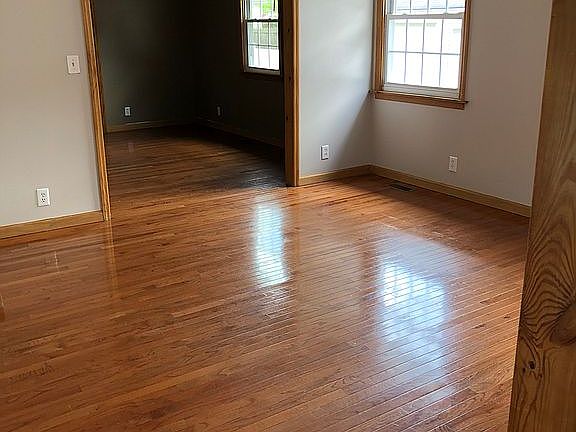 4th image of 124 E Gardner Ave