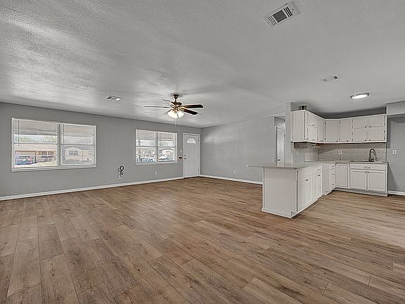 2nd image of 3812 Beaver Dr