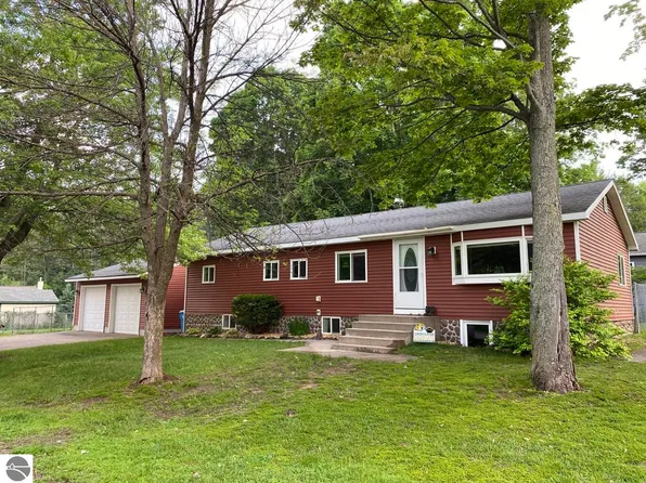 1902 Orchard St, Marquette, MI 49855