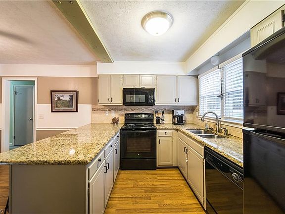 5th image of 175 Summerglen Dr