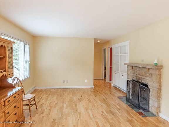 5th image of 1671 Forest Hills Dr