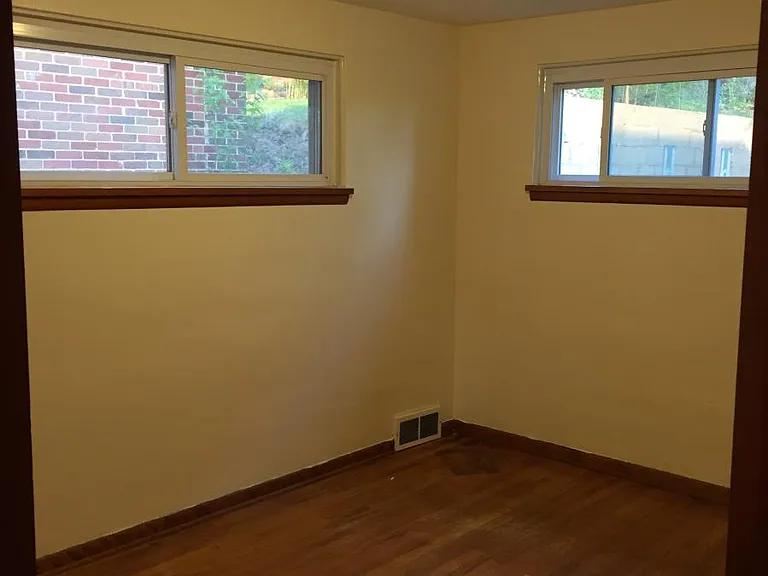 210 Marion Ave — Photo 14