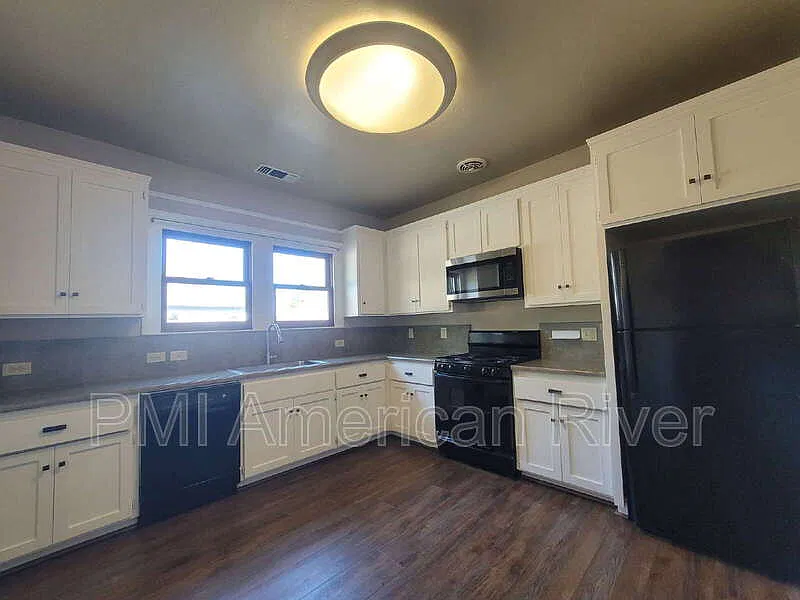 1 bed, 1.0 bath, 900 sqft, $1,975 — Photo 4