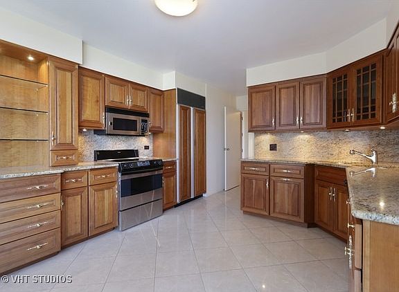 5th image of 1555 N Astor St APT 16NE