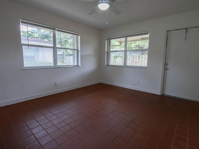 400 SW 8th Ave #8 — Photo 4