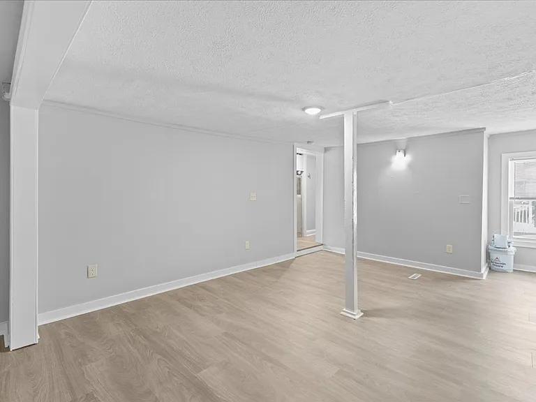 39 Avenue C — Photo 11