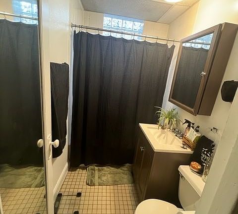 4th image of 2400 W Wilson Ave APT C