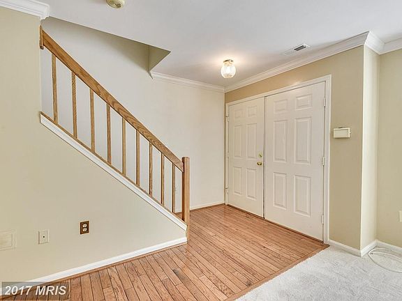 Entrance foyer/hardwwod floors