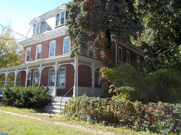 2nd image of 44 Atlantic St