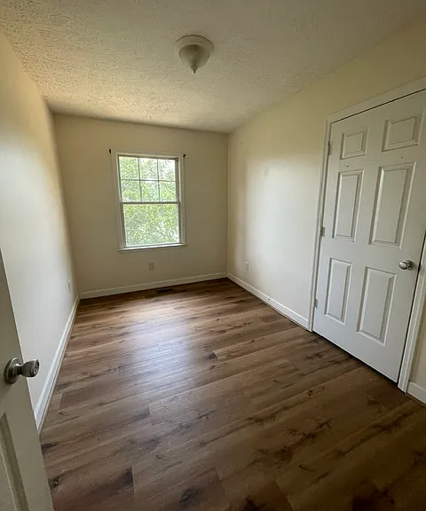 30 Lamb Ave — Photo 9