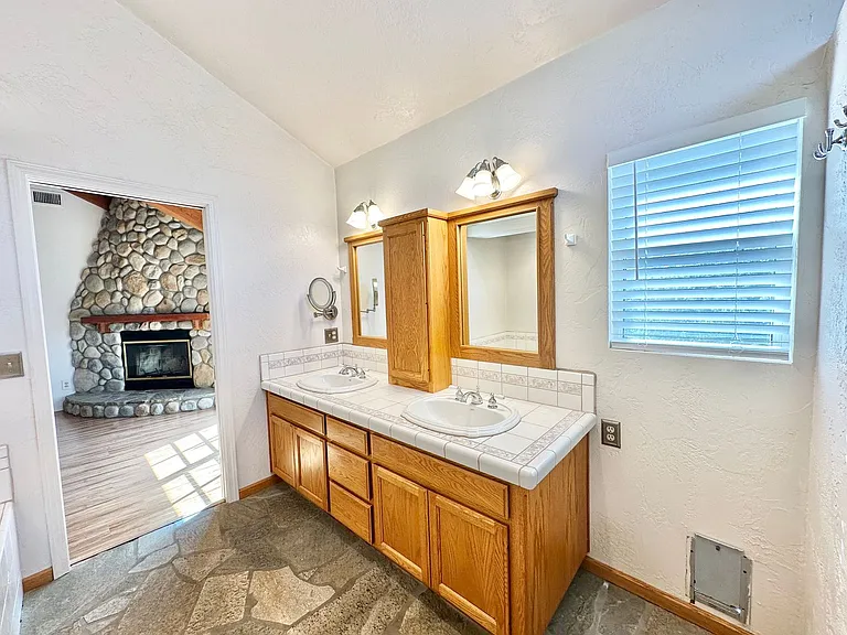 2573 Gum Tree Ln — Photo 50