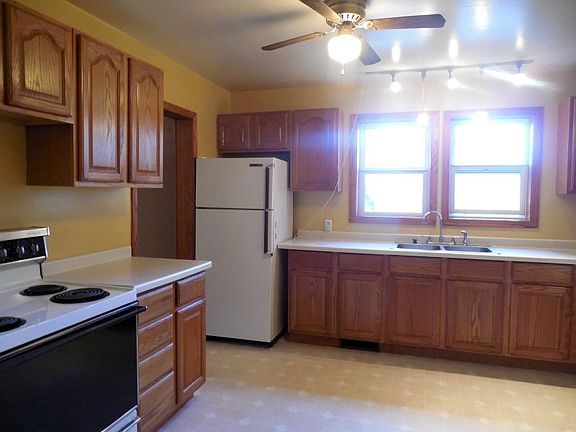2nd image of 606 E Margaret St