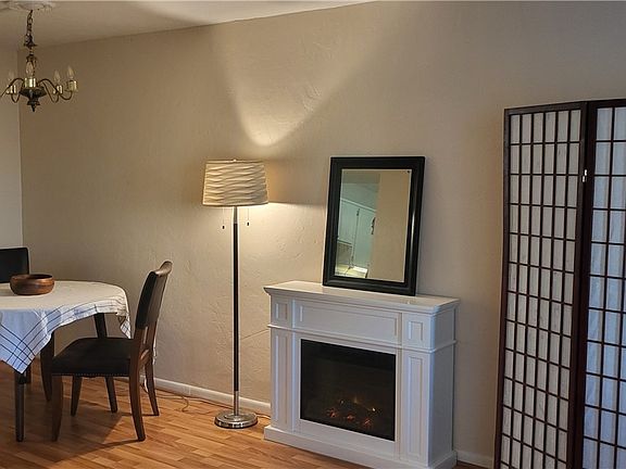 5th image of 431 Van Buren St APT F2