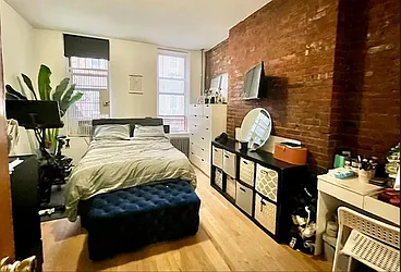 Rented by KNOCKKNOCK LLC