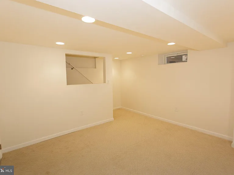 1419 N Longfellow St — Photo 29