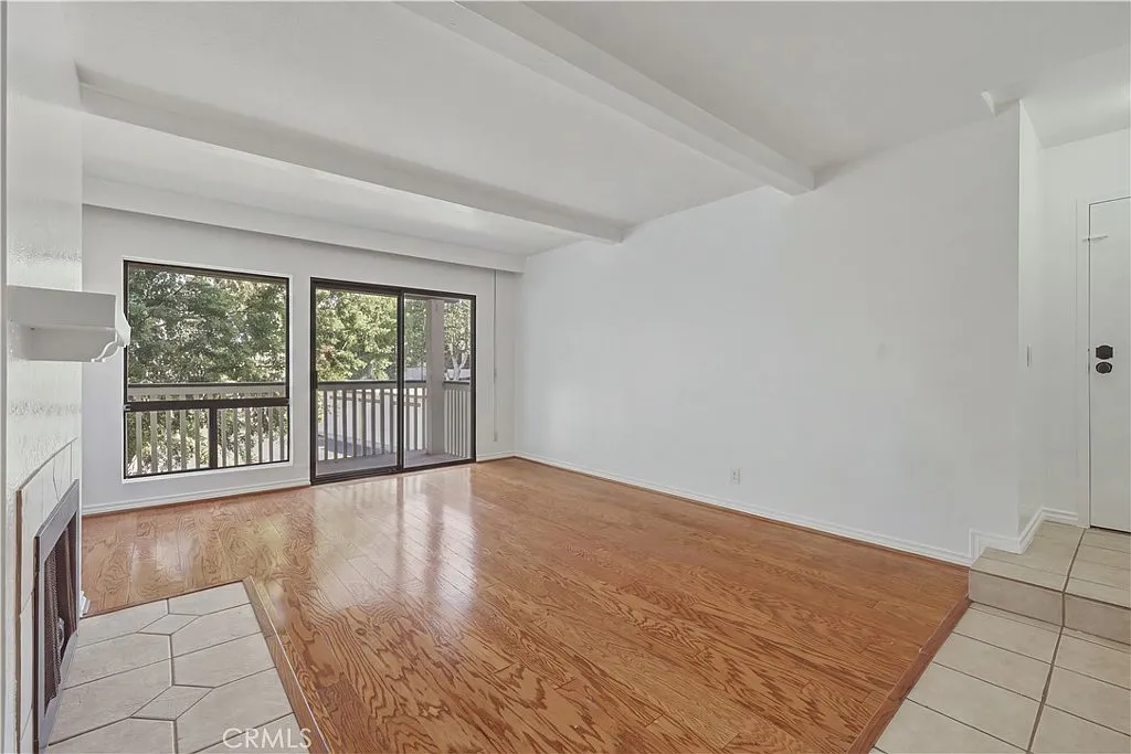 2 bed, 1037 sqft, $3,200 — Photo 3
