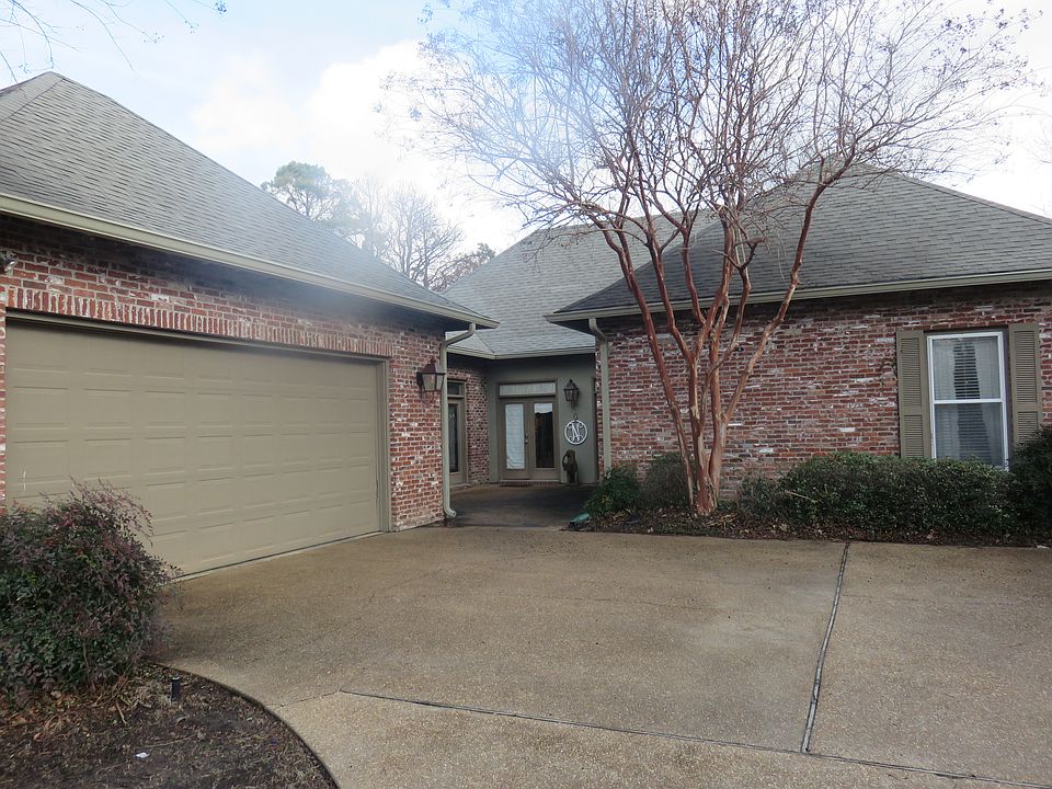 1st image of 70 Hillcrest Dr