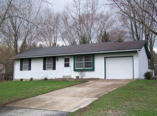 216 Ludwig Ave, Dousman, WI 53118