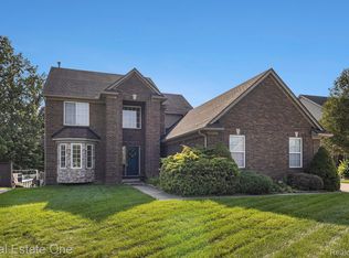 28356 Greenlawn Dr, Flat Rock, MI 48134