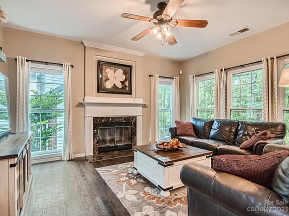 3rd image of 5907 Chinquapin Ct