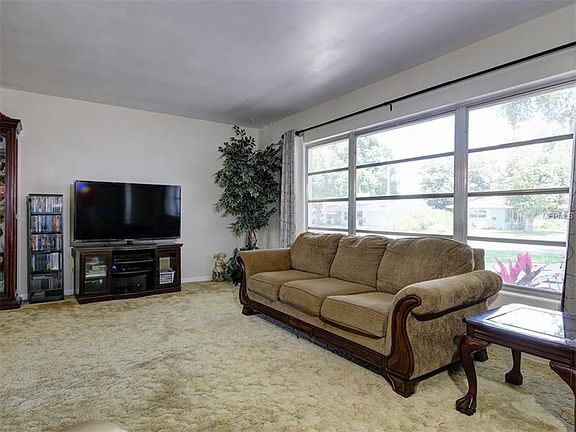5th image of 1584 S Evergreen Ave