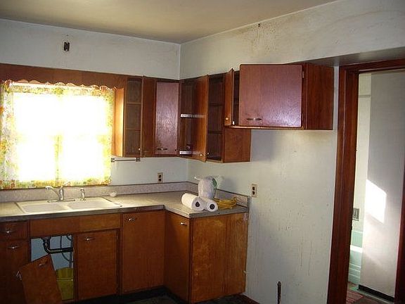 3rd image of 782 Greenbay Ave