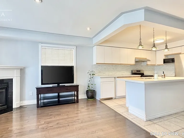 84 Olympia Cres #1 — Photo 2