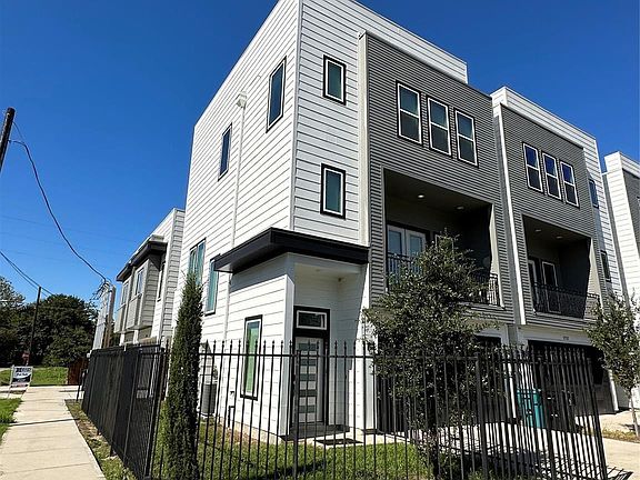 2nd image of 2714 Nagle St